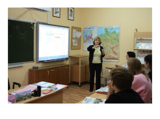 10 октября состоялся открытый урок Елены Михайловны Дементьевой в 8 классе по теме «Первичное закрепление лексических единиц по теме «Полёты».